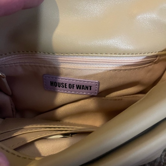 House of Want We are splendid Beige shoulder Crossbody w/ Built in Wallet H.O.W - Picture 7 of 11